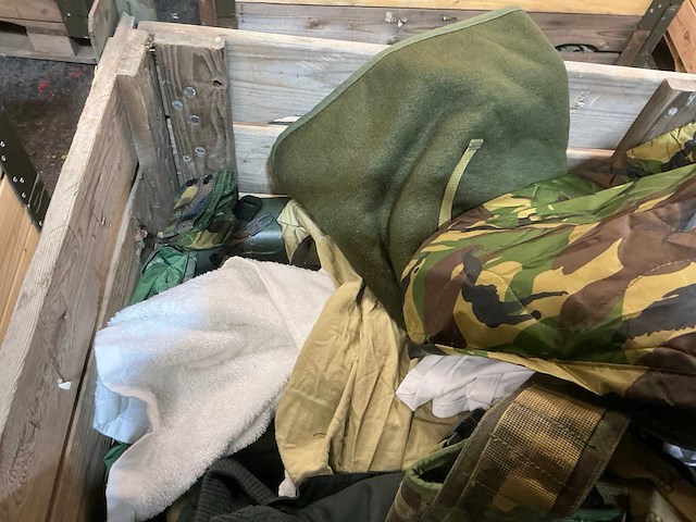 Diverse nl legerkleding - afbeelding 4 van  5