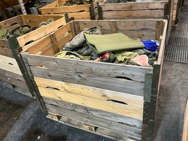 Diverse nl legerkleding - afbeelding 1 van  5