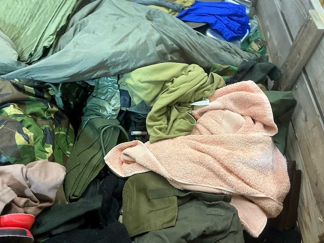 Diverse nl legerkleding - afbeelding 5 van  5