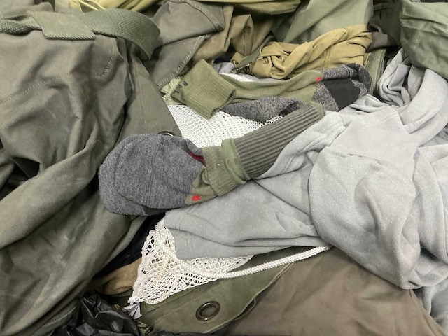 Diverse nl legerkleding - afbeelding 3 van  5