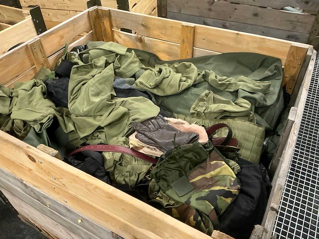 Diverse nl legerkleding - afbeelding 2 van  6