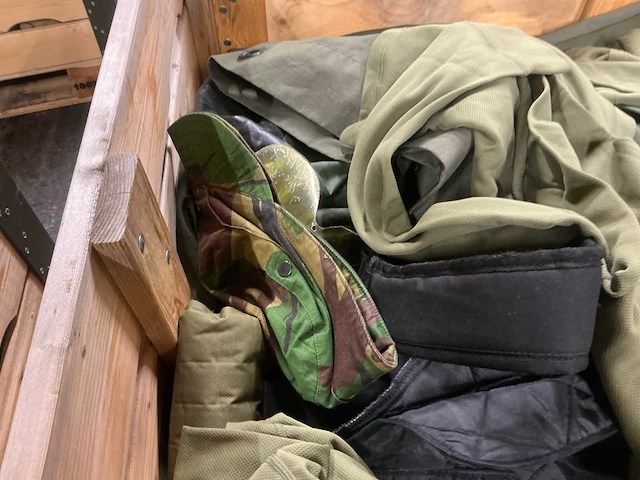 Diverse nl legerkleding - afbeelding 4 van  6