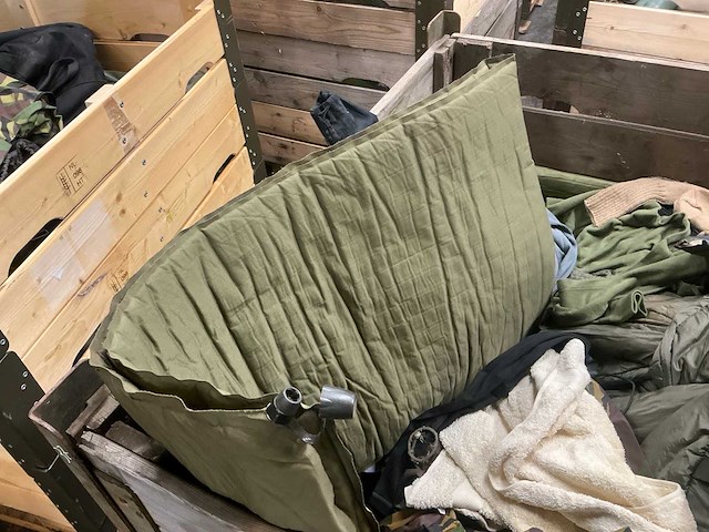 Diverse nl legerkleding - afbeelding 4 van  5