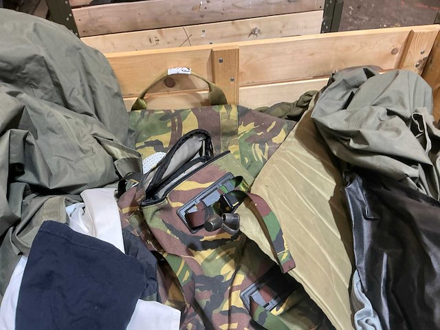 Diverse nl legerkleding - afbeelding 4 van  5