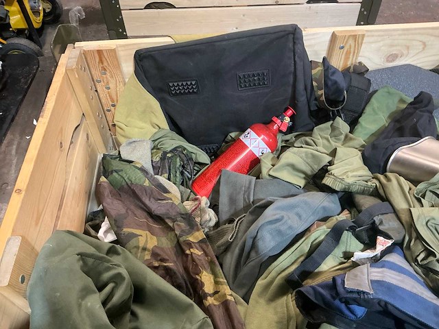 Diverse nl legerkleding - afbeelding 4 van  6