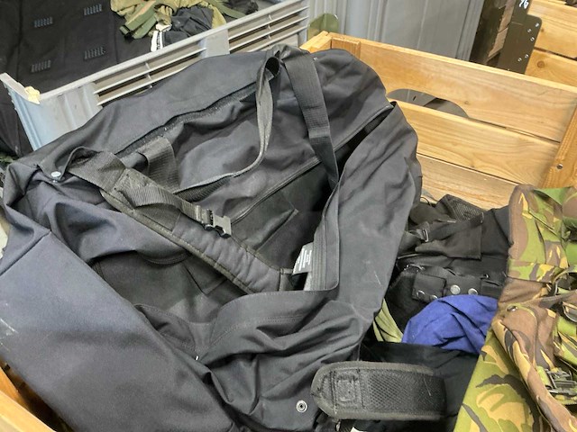 Diverse nl legerkleding - afbeelding 3 van  6