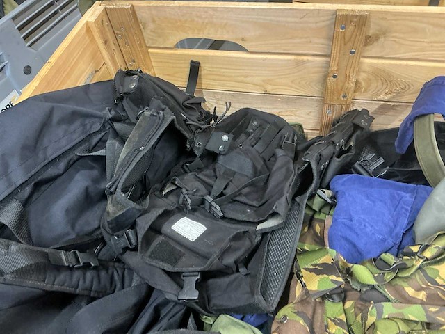 Diverse nl legerkleding - afbeelding 4 van  6