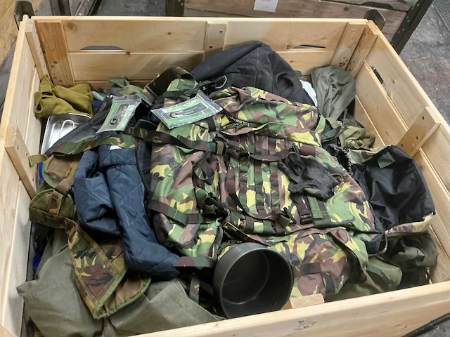 Diverse nl legerkleding - afbeelding 2 van  6