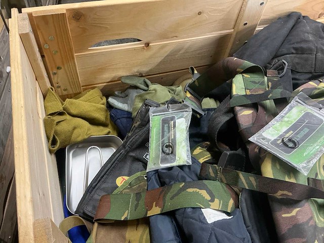 Diverse nl legerkleding - afbeelding 3 van  6