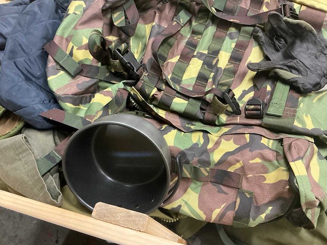 Diverse nl legerkleding - afbeelding 4 van  6