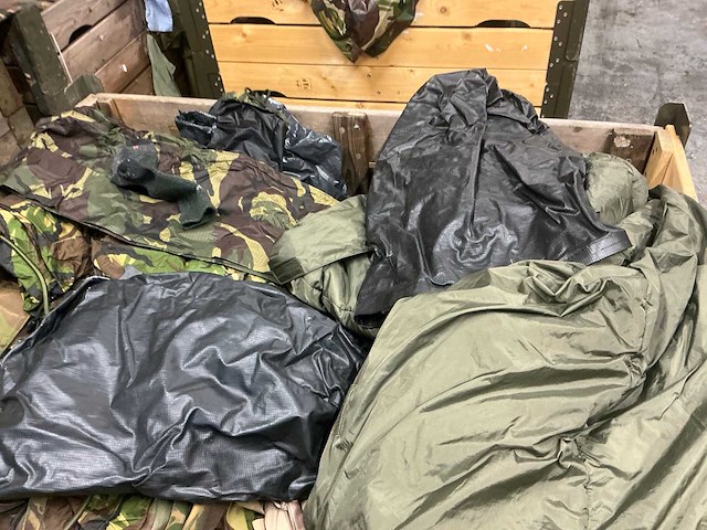 Diverse nl legerkleding - afbeelding 4 van  5