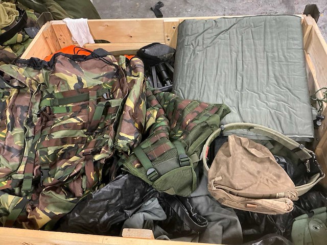 Diverse nl legerkleding - afbeelding 5 van  5