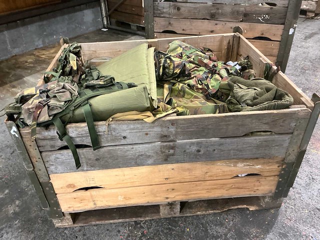 Diverse nl legerkleding - afbeelding 1 van  5