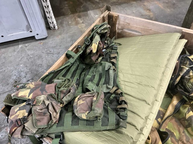 Diverse nl legerkleding - afbeelding 3 van  5