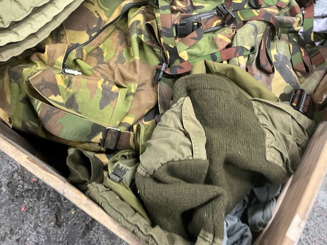 Diverse nl legerkleding - afbeelding 5 van  5