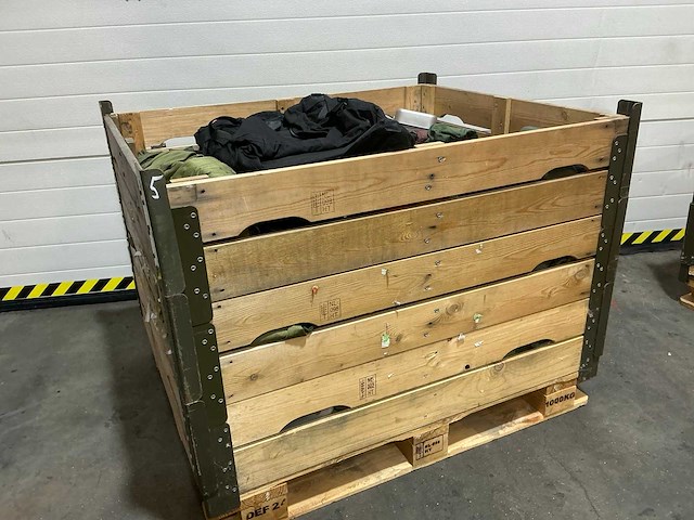 Diverse nl legerkleding - afbeelding 1 van  6