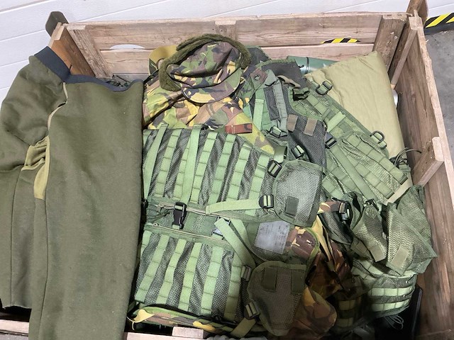 Diverse nl legerkleding - afbeelding 4 van  8