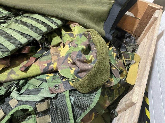 Diverse nl legerkleding - afbeelding 6 van  8