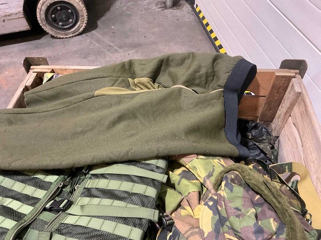 Diverse nl legerkleding - afbeelding 8 van  8