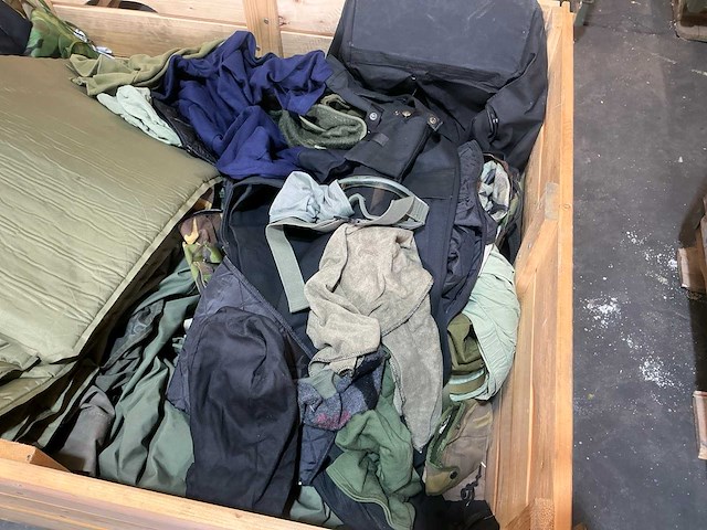Diverse nl legerkleding - afbeelding 4 van  6