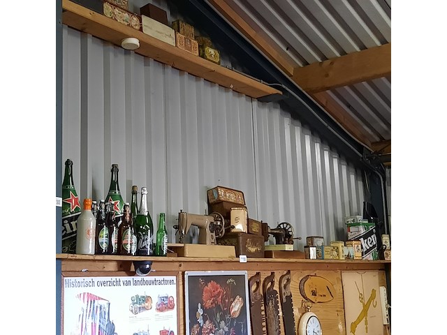 Diverse nostalgische items o.a. singer - afbeelding 1 van  8