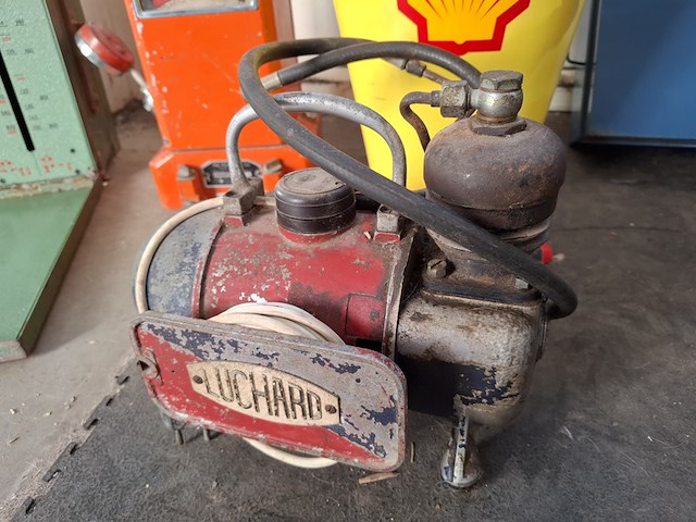 Diverse nostalgische olie en vloeistofkannen, o.a. shell, cantex, bosch - afbeelding 10 van  12