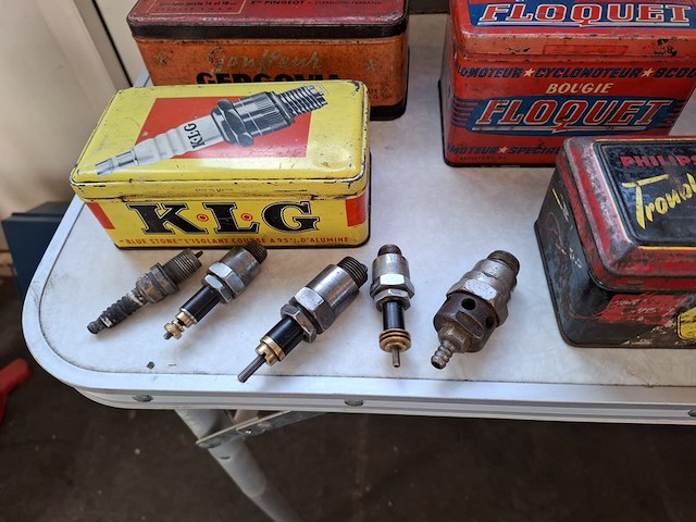 Diverse nostalgische olie en vloeistofkannen, o.a. shell, cantex, bosch - afbeelding 3 van  12