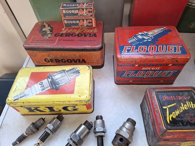 Diverse nostalgische olie en vloeistofkannen, o.a. shell, cantex, bosch - afbeelding 4 van  12