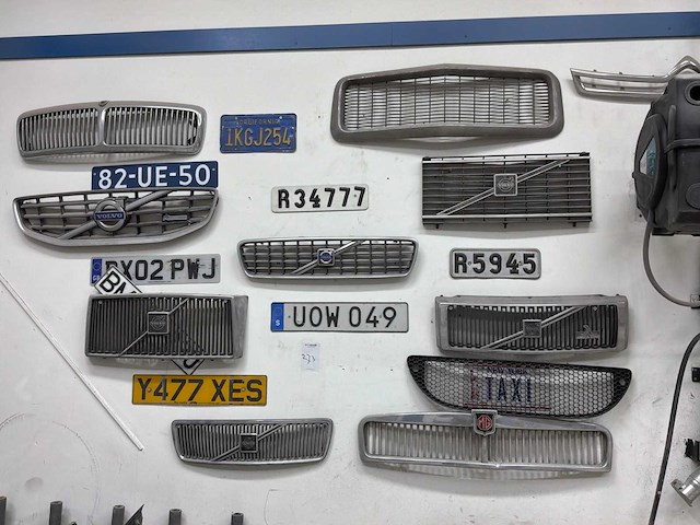 Diverse nummerborden en grill (18x) - afbeelding 2 van  2