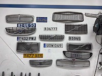 Diverse nummerborden en grill (18x) - afbeelding 1 van  2