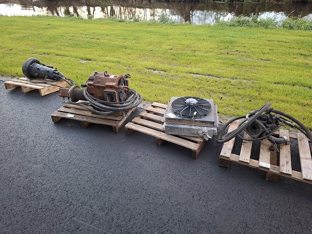 Diverse o.a. hydrauliekblok - afbeelding 1 van  22