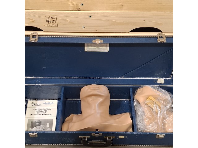 Diverse oefenpoppen en bhv oefen uitrusting, o.a. laerdal - afbeelding 2 van  7