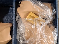 Diverse oefenpoppen en bhv oefen uitrusting, o.a. laerdal - afbeelding 4 van  7