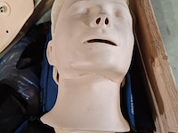 Diverse oefenpoppen en bhv uitrusting - afbeelding 2 van  7