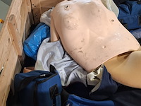 Diverse oefenpoppen en bhv uitrusting - afbeelding 7 van  7