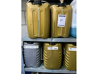 Diverse oliën en vloeistoffen met stelling - afbeelding 3 van  7