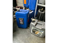 Diverse oliën en vloeistoffen met stelling - afbeelding 5 van  7