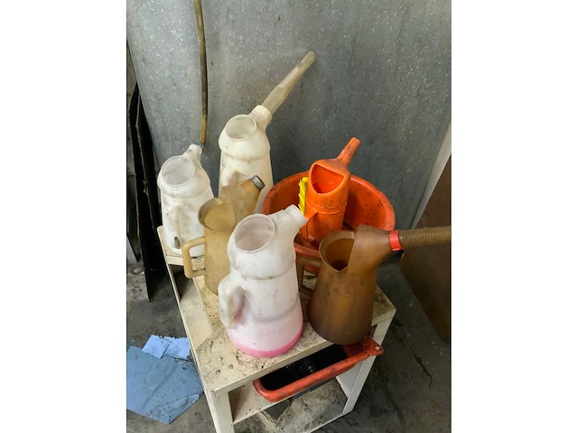 Diverse oliën en vloeistoffen met stelling - afbeelding 7 van  7