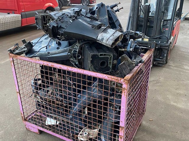 Diverse onderdelen - brackets/ swivels - buitenboordmotor onderdelen - afbeelding 1 van  2