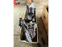 Diverse onderdelen - cilinderkoppen, inlaat kleppendeksel - buitenboordmotor onderdelen - afbeelding 3 van  4