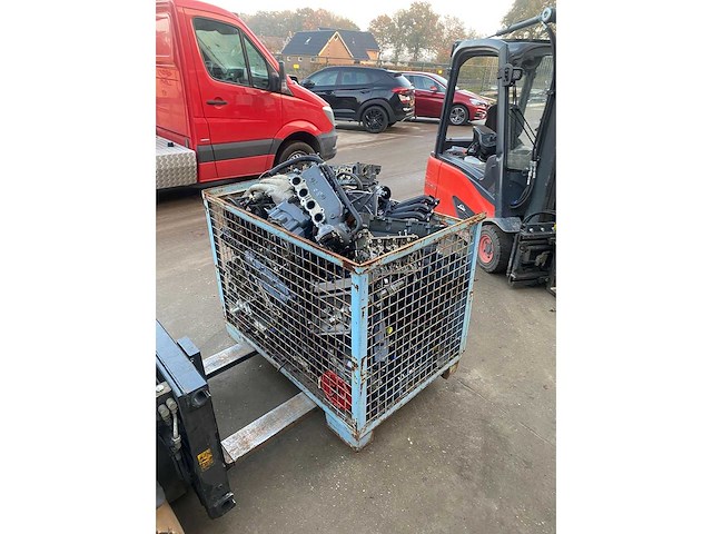 Diverse onderdelen - motorblok onderdelen - buitenboordmotor onderdelen - afbeelding 2 van  2