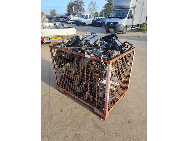 Diverse onderdelen - motorblok onderdelen - buitenboordmotor onderdelen - afbeelding 2 van  2