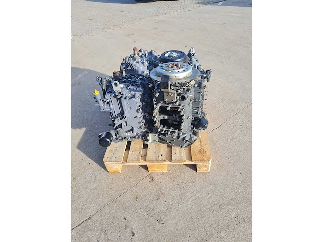 Diverse onderdelen - motorblokken - buitenboordmotor onderdelen - afbeelding 3 van  3