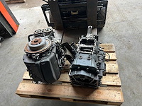 Diverse onderdelen - motorblokken - buitenboordmotor onderdelen - afbeelding 1 van  1