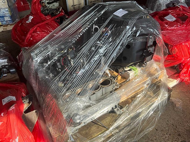 Diverse onderdelen - motorblokken - buitenboordmotor onderdelen - afbeelding 2 van  4