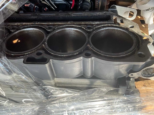 Diverse onderdelen - motorblokken - buitenboordmotor onderdelen - afbeelding 4 van  4