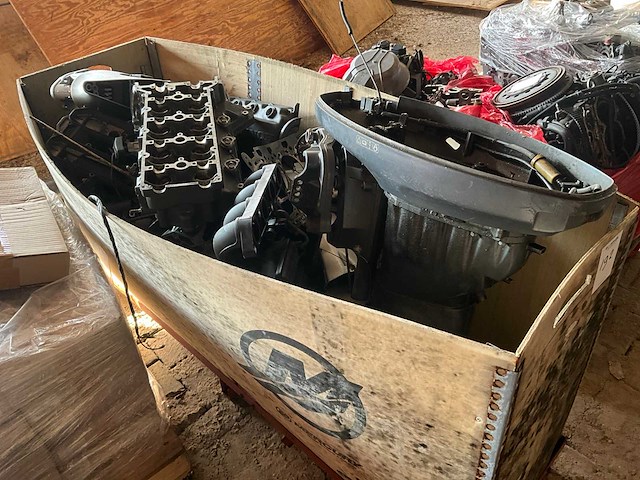 Diverse onderdelen - motorblokken - buitenboordmotor onderdelen - afbeelding 2 van  8