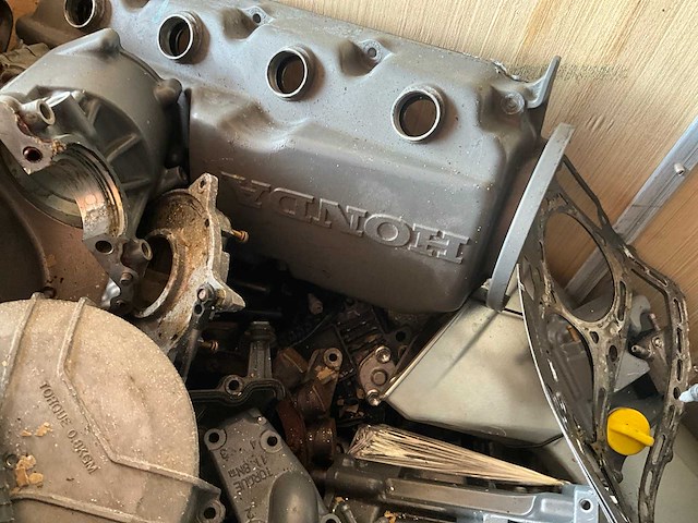 Diverse onderdelen - motorblokken - buitenboordmotor onderdelen - afbeelding 6 van  8