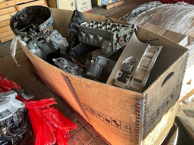 Diverse onderdelen - motorblokken - buitenboordmotor onderdelen - afbeelding 8 van  8