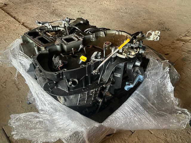 Diverse onderdelen - motorblokken - buitenboordmotor onderdelen - afbeelding 1 van  7